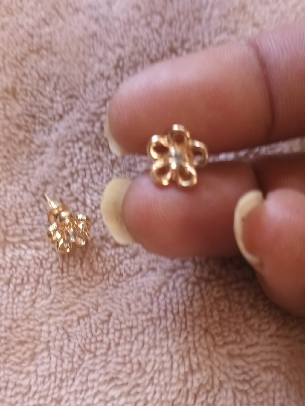 Gold Flower Stud Earrings for Women - Elegant Floral Design
